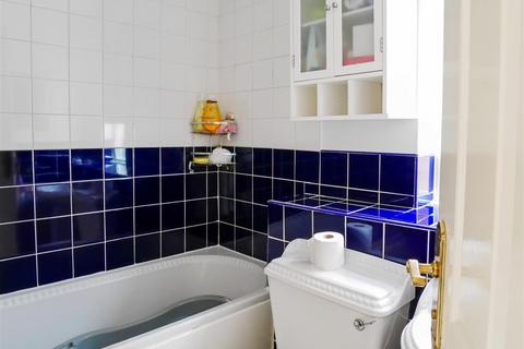 2 Coniston Way, Littlehampton, BN17 6SR