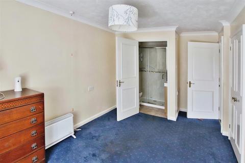 2 bedroom retirement property for sale, Sarisbury Gate, Dove Gardens, Park Gate, Southampton