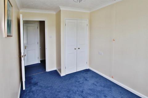 2 bedroom retirement property for sale, Sarisbury Gate, Dove Gardens, Park Gate, Southampton