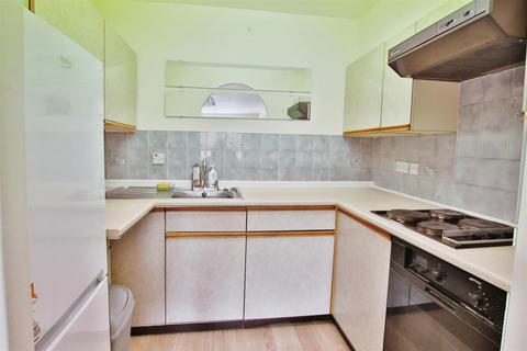 1 bedroom retirement property for sale, High Oaks Close, Locks Heath, Southampton