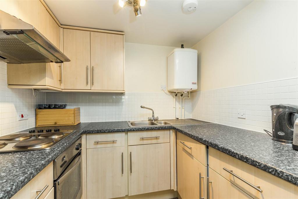 Lettings Fulham Farm Close - Kitchen.jpg