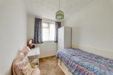 1 Fircroft Close, Worthing, BN13 2HX