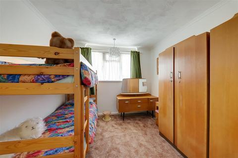 1 Fircroft Close, Worthing, BN13 2HX