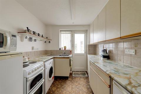 1 Fircroft Close, Worthing, BN13 2HX
