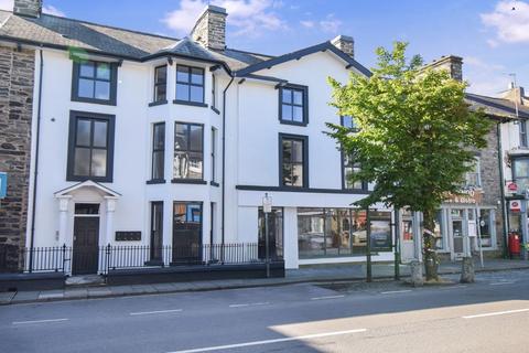 4 bedroom property for sale, High Street, Bala