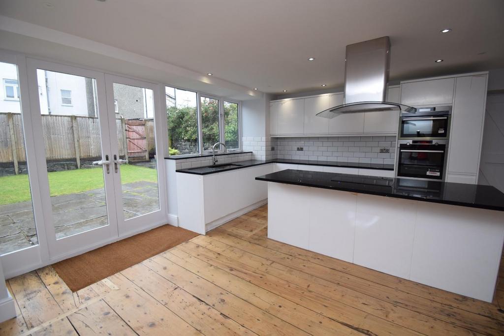 Kitchen 2.JPG