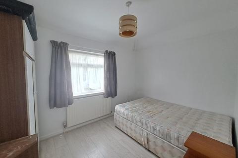 2 bedroom end of terrace house to rent, Meadow Close, Enfield