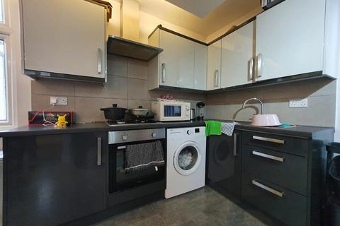 3 bedroom flat to rent, Colina Mews, London