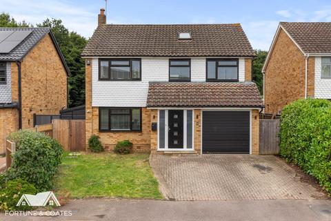 5 bedroom detached house for sale, Mayfield Close, Harlow