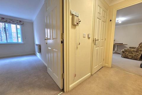 1 bedroom retirement property to rent, Daffodil Court, Newent