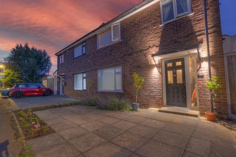 3 bedroom semi-detached house for sale, St. Lawrence Boulevard, Radcliffe-On-Trent, Nottingham