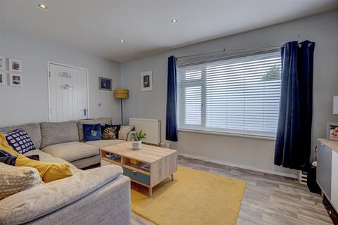 3 bedroom semi-detached house for sale, St. Lawrence Boulevard, Radcliffe-On-Trent, Nottingham