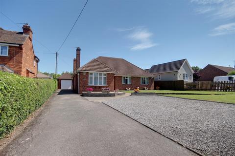 4 bedroom detached bungalow for sale, Over Old Road, Hartpury, Gloucester