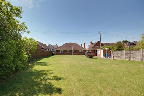 4 bedroom detached bungalow for sale, Over Old Road, Hartpury, Gloucester