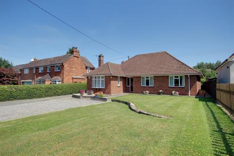 4 bedroom detached bungalow for sale, Over Old Road, Hartpury, Gloucester