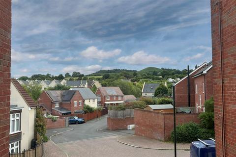 6 Alexandra Close, Dursley, GL11 4GN