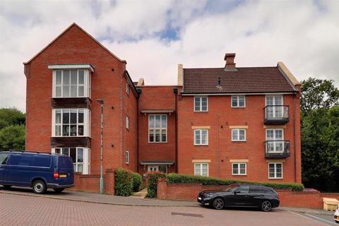 6 Alexandra Close, Dursley, GL11 4GN