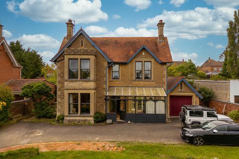 4 bedroom detached house for sale, Sandridge Road, Melksham SN12