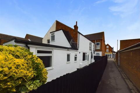 3 bedroom semi-detached house for sale, Victoria Road, Mablethorpe LN12