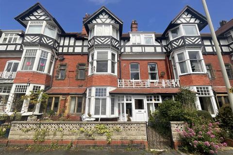 2 bedroom flat for sale, Belvedere Road, Scarborough