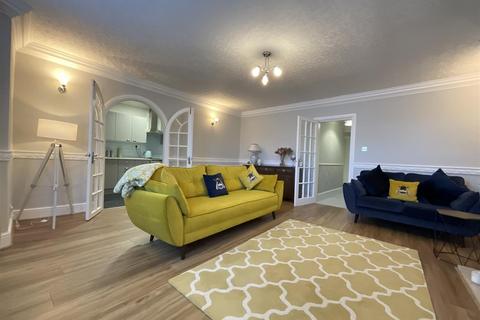 2 bedroom flat for sale, Esplanade, Scarborough