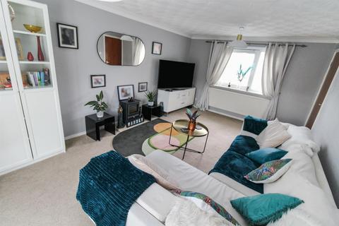 3 bedroom end of terrace house for sale, Morley Walk, Corby NN17