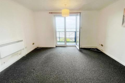 2 bedroom flat to rent, Astley, Grays