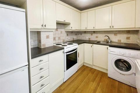 2 bedroom flat to rent, Astley, Grays