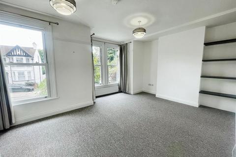 2 bedroom flat to rent, Orsett Road, Grays