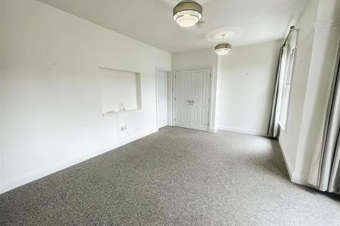2 bedroom flat to rent, Orsett Road, Grays