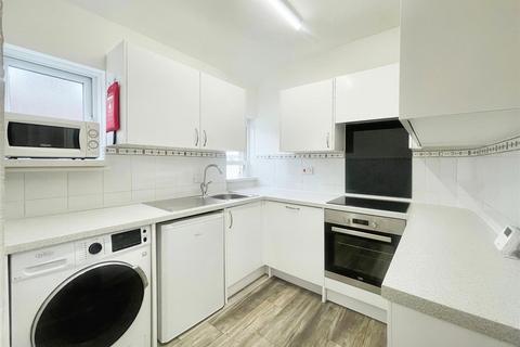 2 bedroom flat to rent, Orsett Road, Grays