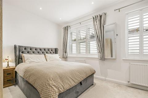 3 bedroom house for sale, Coliston Passage, London