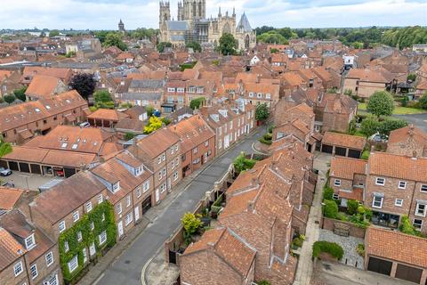 3 bedroom townhouse for sale, Aldwark, York City Centre, YO1 7BU