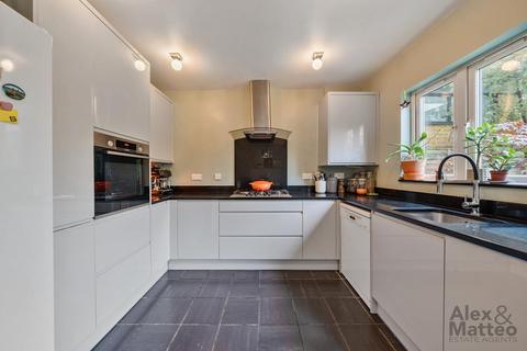 3 bedroom house for sale, Donato Drive, Camberwell, SE15