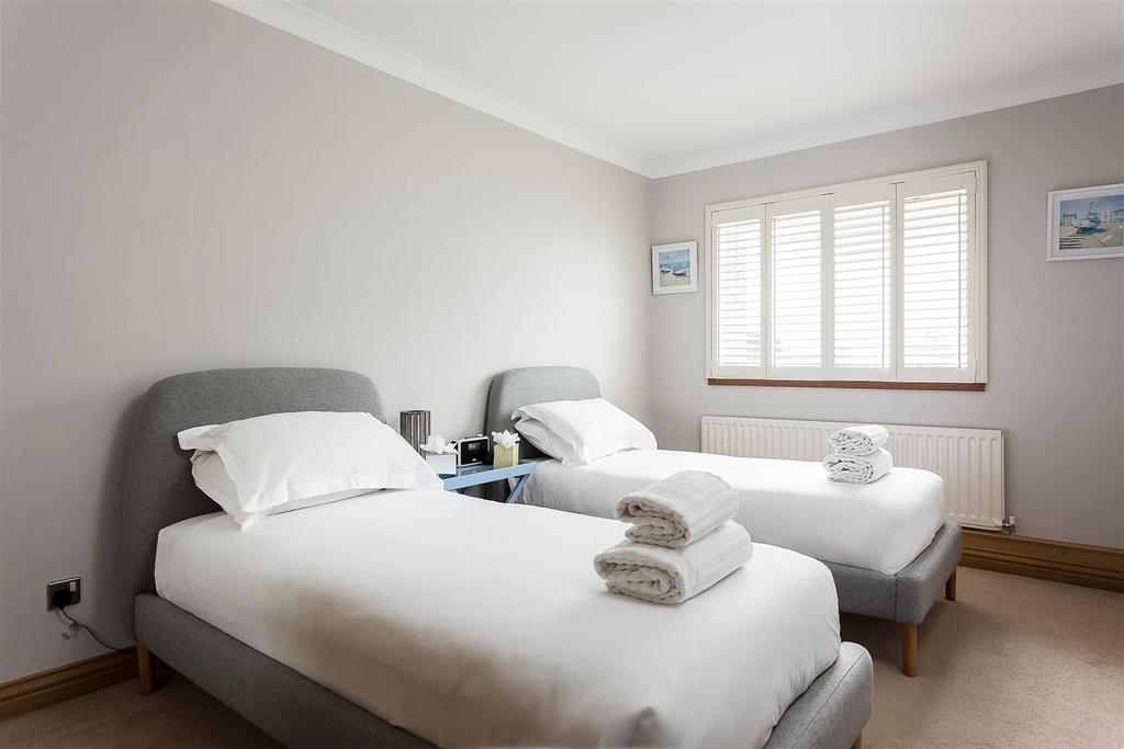 Sandy Shores Flat2 Marina Court-ph7 print.jpg