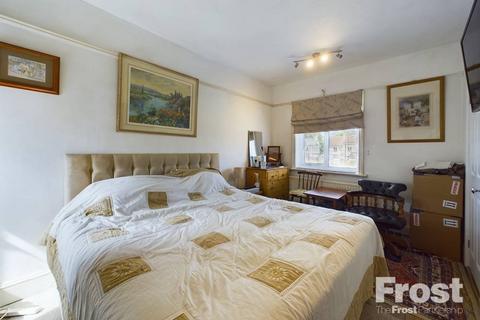 3 bedroom terraced house for sale, Southgate Avenue, Feltham, TW13