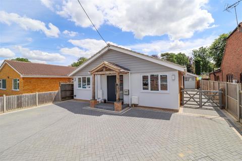 4 bedroom bungalow for sale, Cranford Avenue, Fleet GU52