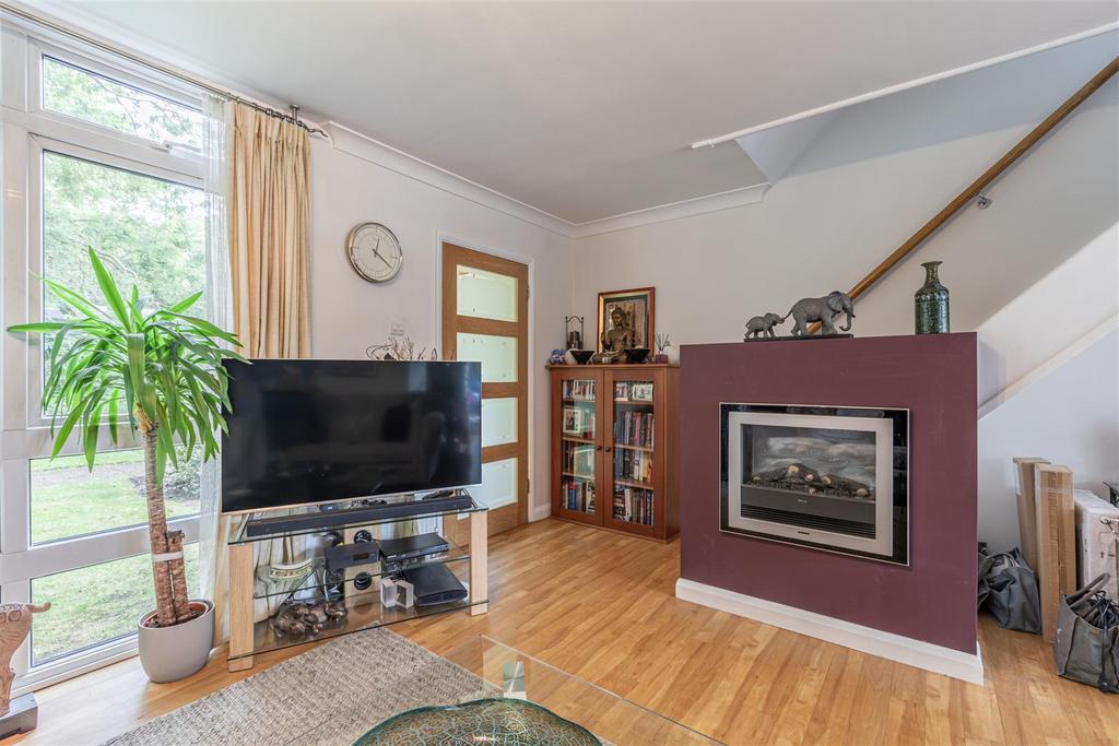 129 Weymede, KT14 7 BU - 12.jpg