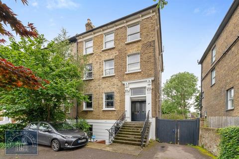 3 bedroom flat for sale, Grosvenor Road, Wanstead