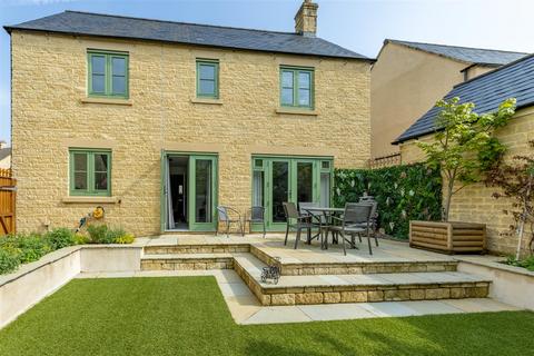 4 bedroom detached house for sale, Clappen Close, Cirencester GL7