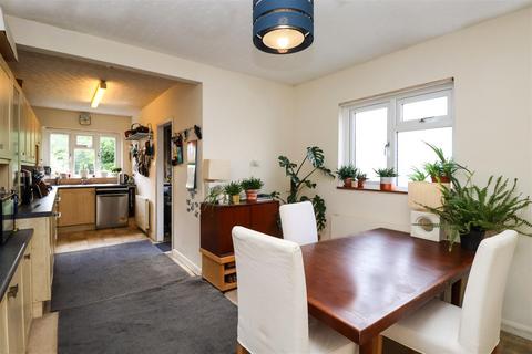 3 bedroom detached house for sale, Reading Road South, Fleet GU52