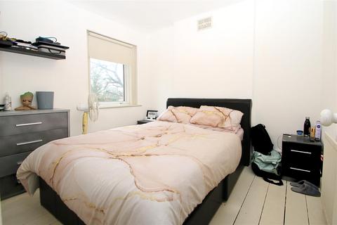 1 bedroom flat for sale, Bisley