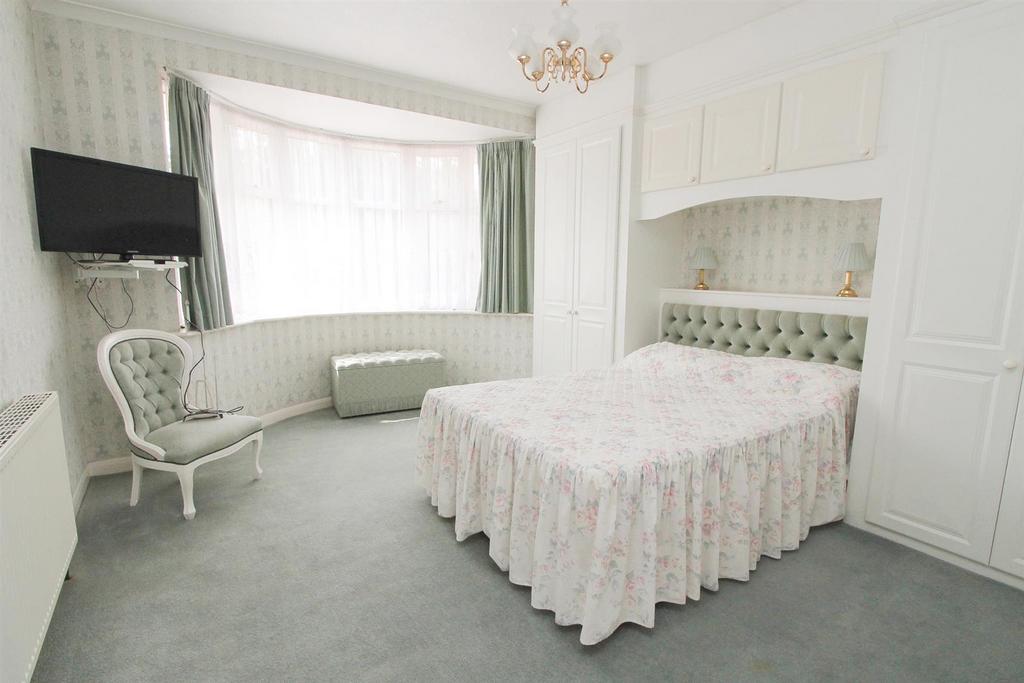 Bed 1.jpg