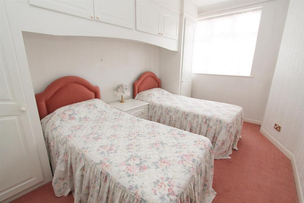 Bed 2.jpg