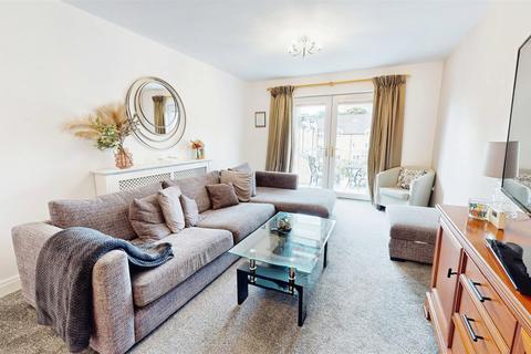 2 bedroom apartment for sale, Heywood Court, Northowram, Halifax