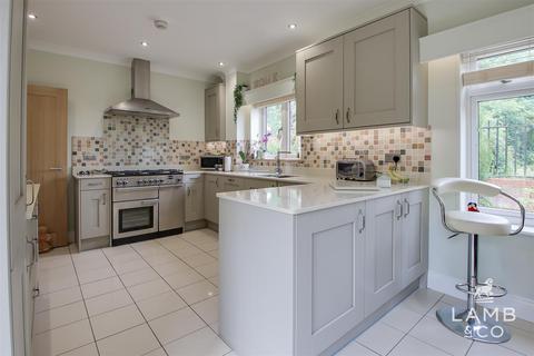 3 bedroom detached house for sale, Cravenwood Close, Weeley CO16