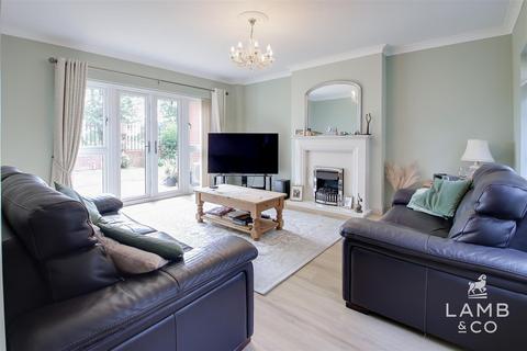 3 bedroom detached house for sale, Cravenwood Close, Weeley CO16