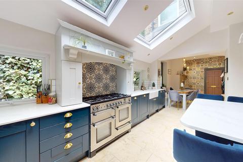 4 bedroom detached house for sale, St. Giles Road, Hipperholme, Halifax