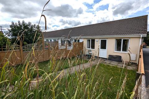 2 bedroom bungalow to rent, Chivenor