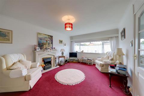 2 bedroom flat for sale, Aldsworth Court, Worthing BN12